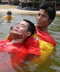 lifesaving chin tow